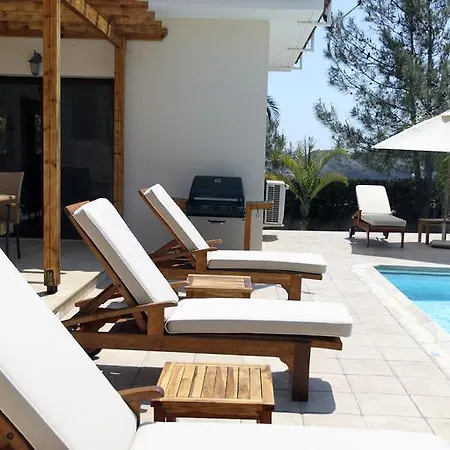 Eve Xιnisteri * Pissouri