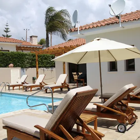 Eve Xιnisteri Pissouri