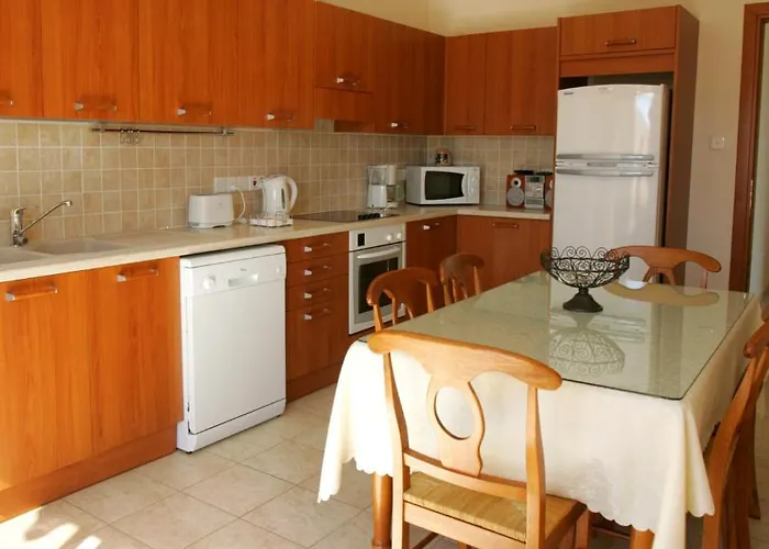 Eve Xιnisteri Pissouri