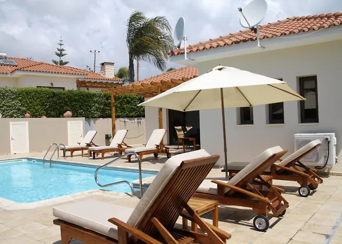 Eve Xιnisteri Pissouri