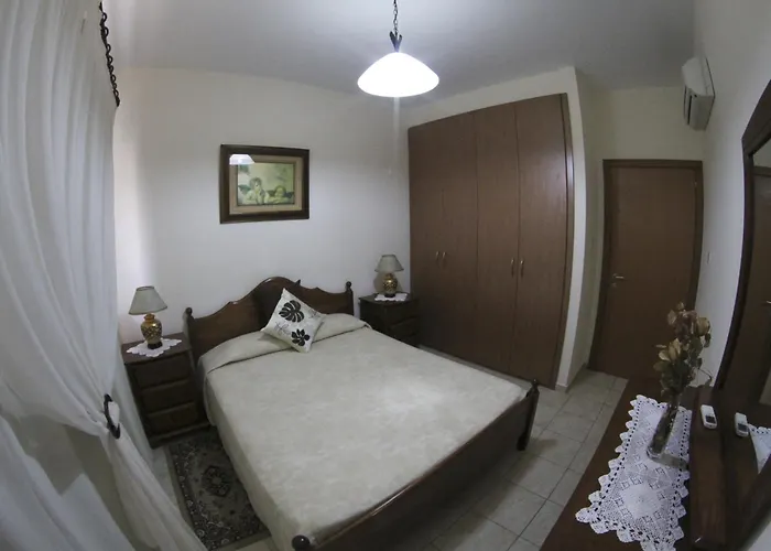 Eve Xιnisteri * Pissouri