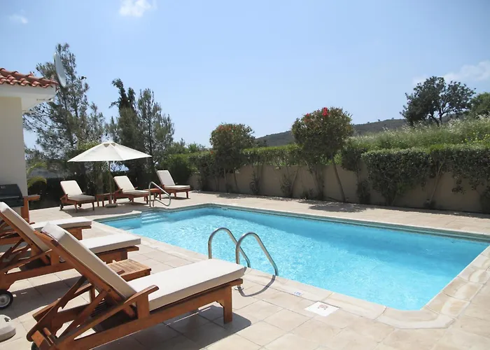 Eve Xιnisteri Vila *